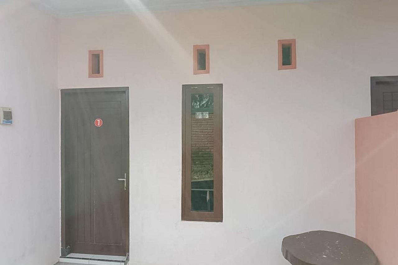 Kelapa Gading Homestay Syariah Redpartner Banyuwangi  Exterior photo