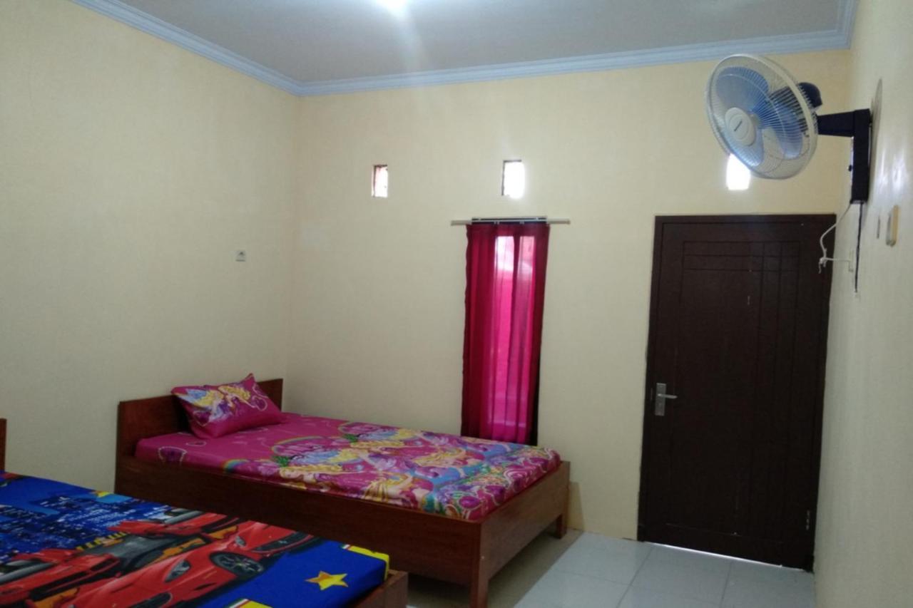 Kelapa Gading Homestay Syariah Redpartner Banyuwangi  Exterior photo